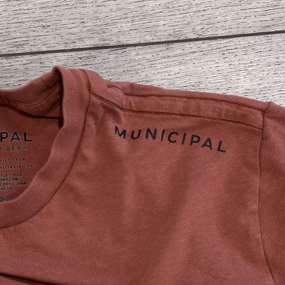 Municipal Sport Utility Gear Shirt Mens Small Orange Workout Casual Performance - Picture 3 of 6